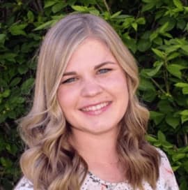 Photo of Lindsey Dean